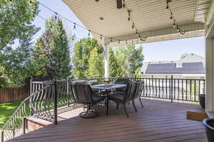 Deck with outdoor dining area