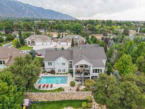 Bird's eye view of a pool area and mountains