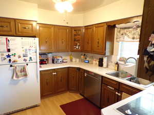 Lot's of cabinets