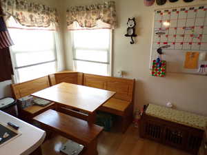 Cute corner table is included !!