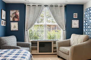 Sitting room with carpet