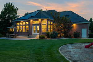 now you can see the solar panels on the back of the home.   Beautiful windows