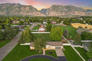 East facing view of property's community featuring driveway, a mountain view, and a residential view