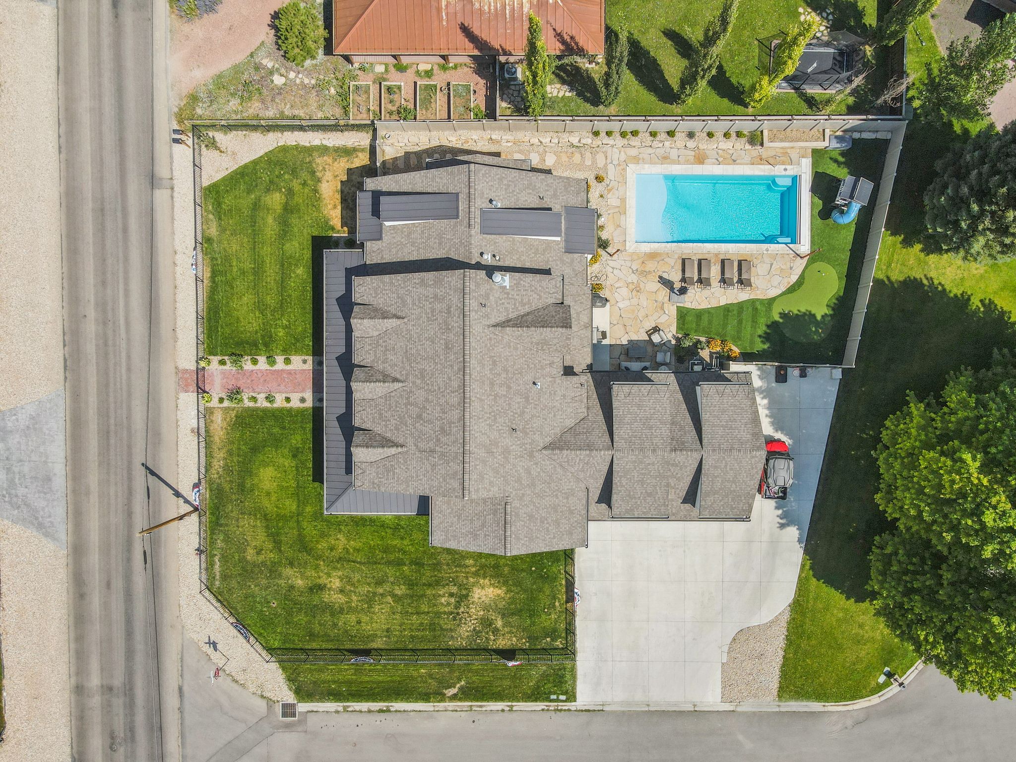 Bird's eye view of a pool area