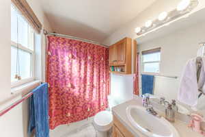 Bathroom with vanity and shower / tub combo