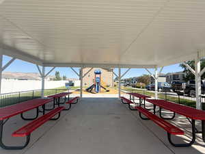 View of property's community featuring a residential view