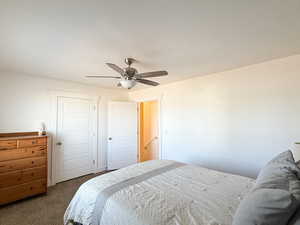 Bedroom featuring carpet floors, a closet, a ceiling fan, and a textured ceiling