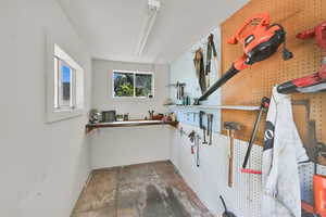 Free-standing work shed
