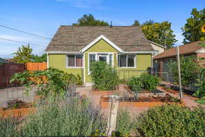 Bungalow with a vegetable garden and roof with shingles