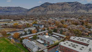 Close to dining, shopping, and skiing