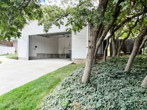 Oversized 2 car garage