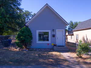 Bungalow with stucco siding