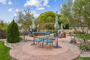View of patio / terrace with outdoor dining space