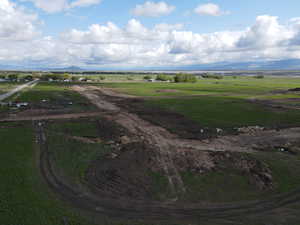 Aerial view of sparsely populated area with mountains