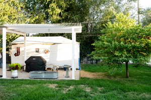 Pergola that can give light or shade from the sun!