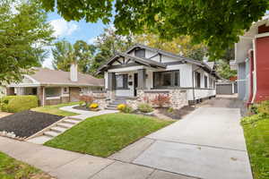 Shared driveway with 2 car garage
