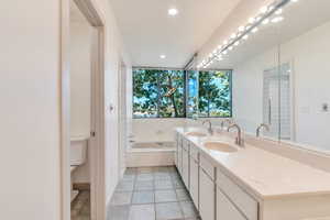 Primary bedroom bath