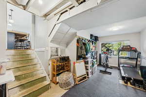 Exercise room with carpet