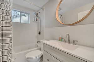 Updated Bath #1 w Jetted Tub