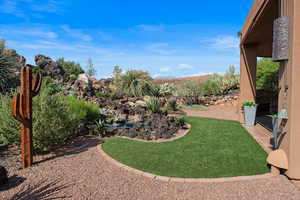 View of grassy yard