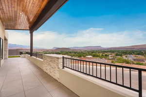 Balcony featuring a mountain view
