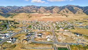 View of property location featuring nearby suburban area and a mountain backdrop