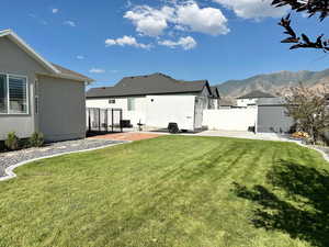 View of yard with an outbuilding