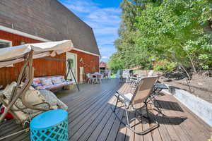 Deck featuring outdoor dining space