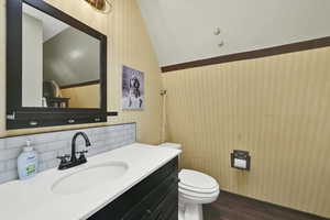 Private en-suite to primary bedroom