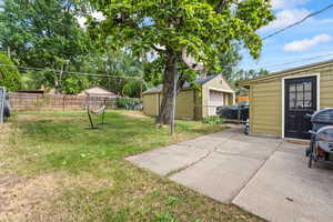 View of yard with an outdoor structure and a detached garage