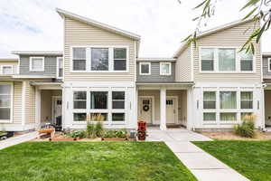 View of front of property featuring a front yard