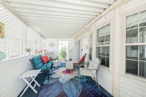 Sunroom / solarium featuring an outdoor hangout area