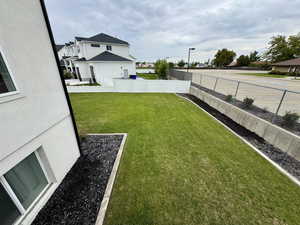View of yard with a residential view