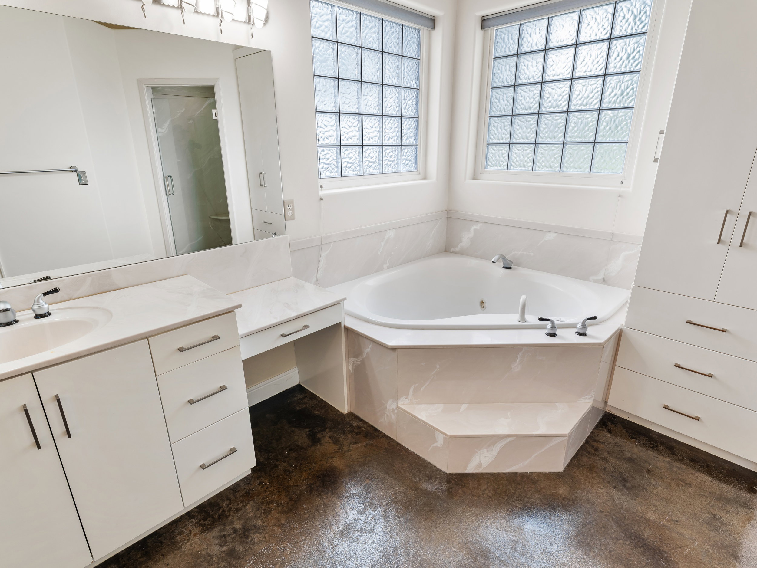 This Tub is ACTUALLY GREY!