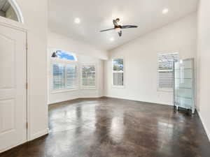 Living Room featuring finished concrete flooring, recessed lighting, a ceiling fan, and high vaulted ceiling