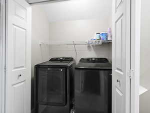 Washroom with independent washer and dryer