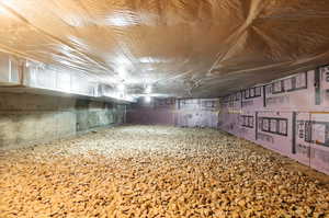 Insulated crawl space