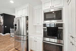 Double ovens & Hidden pantry door!