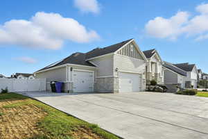 5 CAR GARAGE!