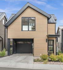 Built in 2022 this is a charming modern Ski House.
