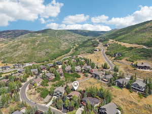 Aerial view of property's location featuring a mountain backdrop