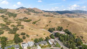 Aerial view of property's location featuring a mountain backdrop