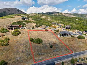 Aerial view of property's location featuring property boundaries highlighted and a mountainous background