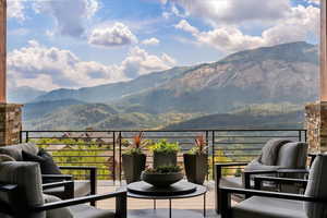 Balcony featuring a mountain view