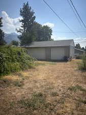 View of yard featuring an outdoor structure and a detached garage