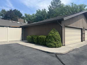 Garage with private extra parking space