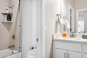 Upstairs Primary Bath 2 - Water