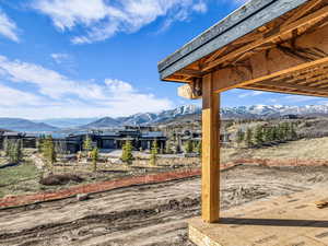 View of yard featuring a mountain view
