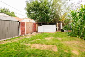 View of yard featuring a shed