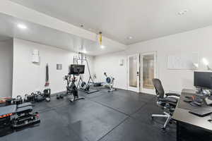 Huge workout room with padded flooring (equipment negotiable)